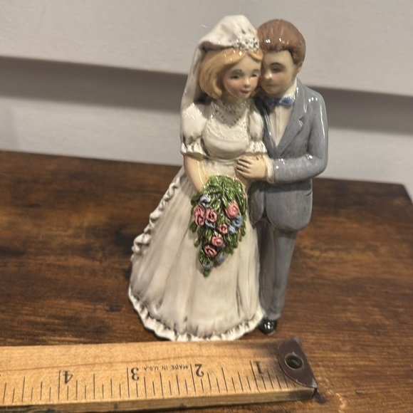 Elegant Wedding Couple Figurine White and Gray blonde bride Burnett groom cake - Picture 8 of 8